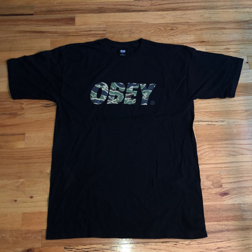 ARMY OBEY SIZE LARGE MENS EXCELLENT CONDITION